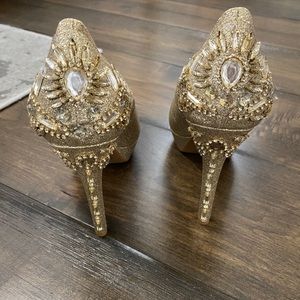 Gianni Bini gold sparkle heels